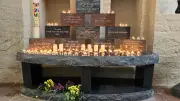 Stille, Kerzen und Tränen: Wittenburg trauert bei Gedenkandacht um Mutter und Tochter