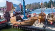 Störtebeker-Festspiele starten: Historische Koggen zu Wasser gelassen für neue Spielzeit