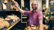 Tag der Arbeit in Rostock: Diese Bäckereien haben am 1. Mai geöffnet