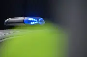 Tödlicher Verkehrsunfall im Kreis Uelzen: Polizei ermittelt nach Baumaufprall