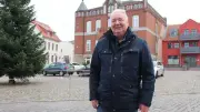 Teterow: Ehrenbürger für Fußballheld Gerd Kische trotz Satzungsproblem