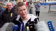 Tierärztin erklärt: So gelingt die Blutabnahme bei Buckelwal Timmy