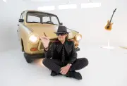 Udo Lindenbergs goldener Trabi-Hälfte für 1.430 Euro versteigert