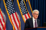 US-Leitzins bleibt stabil – Powell überrascht mit Vorstandsverbleib