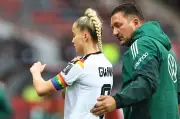Verletzungssorgen bei DFB-Frauen: Kapitänin Giulia Gwinn erneut ausgewechselt