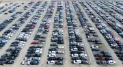 VW verzeichnet weltweite Absatzrückgänge - In China überraschend wieder Marktführer