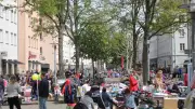 Weiberfundus-Flohmarkt belebt Neubrandenburger Innenstadt