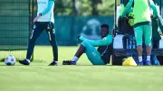 Werder Bremens Boniface erhält spezielle Streichel-Einheit im Training vor Comeback