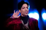 Zum 10. Todestag: Unveröffentlichte Prince-Version von „With This Tear“ veröffentlicht