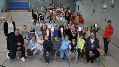 80 Kinder der Haff-Grundschule lernen erfolgreich Schwimmen