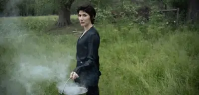 Aldous Harding: Rätselhafte Texte und griffige Melodien auf neuem Album