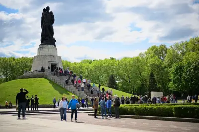 Berlin verbietet russische Flaggen an Ehrenmalen zum Kriegsende