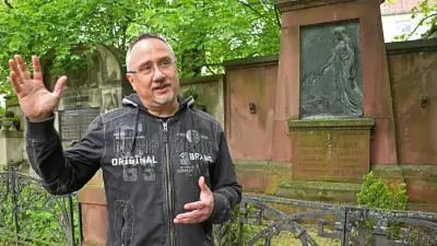 Besondere Stadtführung: Sven Schneider zeigt den Ascherslebener Friedhof
