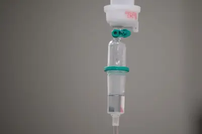BfArM warnt vor Risiken bei Drip-Spa-Infusionen