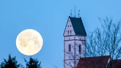 Blumenmond im Mai 2026: Diese drei Sternzeichen spüren ihn besonders