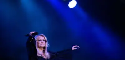 Bonnie Tyler nach Notoperation in Portugal auf dem Weg der Besserung