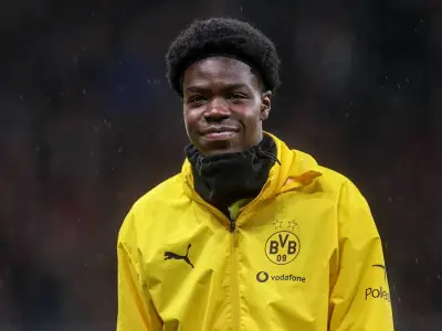 Borussia Dortmund stattet Talent Mussa Kaba mit Profivertrag aus