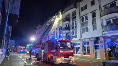 Brand in Halle: Großeinsatz der Feuerwehr in Mehrfamilienhaus