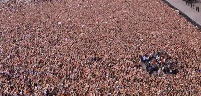 BTS in Mexiko: 50.000 Fans feiern K-Pop-Stars mit Präsidentin