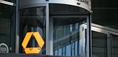 Commerzbank streicht 3000 weitere Stellen und erhöht Gewinnziele