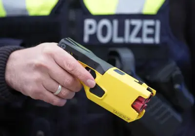 Drogenkonsum eskaliert: Mann sperrt Besucher ein und bedroht ihn mit Baseballschläger
