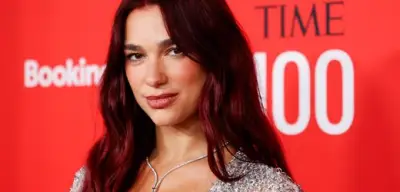 Dua Lipa vs. Samsung: Konzern weist Werbevorwurf zurück