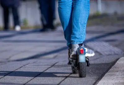 E-Scooter-Fahrerin stirbt nach Unfall in Berlin-Mitte
