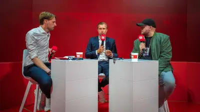 Eintracht Frankfurt hält an Trainer Riera fest: Krösche erklärt Entscheidung