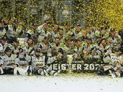 Eisbären Berlin trotzen erneut dem DEL-Orakel und feiern dritten Titel in Folge