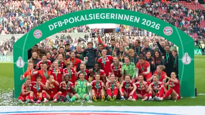 FC Bayern Frauen feiern Double: Popp-Tränen nach 4:0-Pokalsieg
