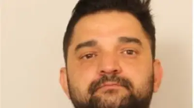 Festnahme nach Mord an 93-Jährigem: Polizei sucht dritten Tatverdächtigen