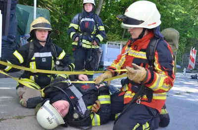 Feuerwehrfrauen aus ganz Deutschland proben in Bernburg den Ernstfall