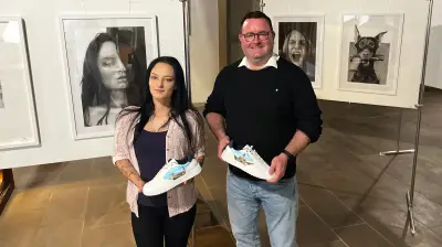 Fotorealismus und Sneaker-Kunst: Neue Ausstellung im Querfurter Rathaus