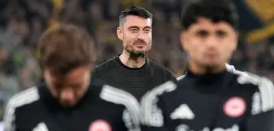 Frankfurt hält an Trainer Riera fest – Zukunft ungewiss