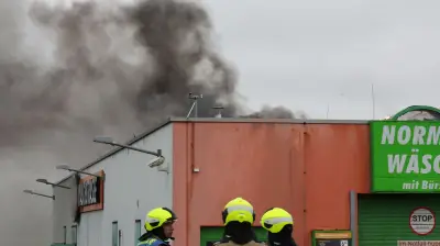 Gera: Technischer Defekt löste Großbrand in Waschanlage aus