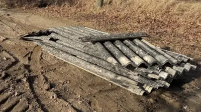 Giftige Asbestplatten illegal entsorgt: Polizei sucht Zeugen