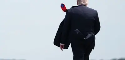 Handelskonflikt: Trump droht mit neuen Zöllen auf EU-Autos