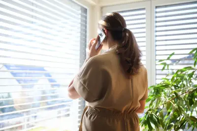 Handy raus = Anruf: So bremsen Sie den Griff zum Smartphone