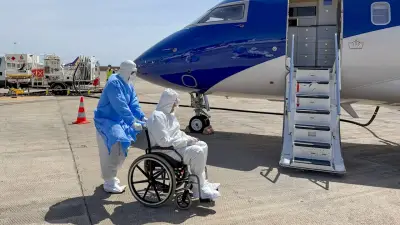 Hanta-Virus auf Kreuzfahrtschiff: Isolationsflieger bringt Patienten von Kapverden nach Amsterdam