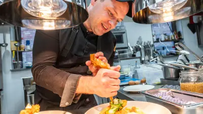 Heimkehrer-Koch Ronny Klüsener leitet Küche in neuem Restaurant HeimaRt