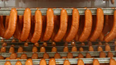 Herrentag in Mönkebude: Bockwurst-Wettessen als Höhepunkt