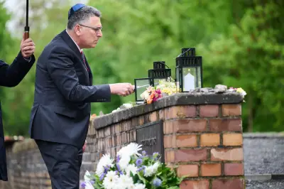 Israels Außenminister Saar gedenkt am Mahnmal Gleis 17 in Berlin