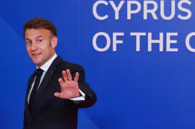 Macron singt Aznavour-Chanson in Armenien mit Premier am Schlagzeug