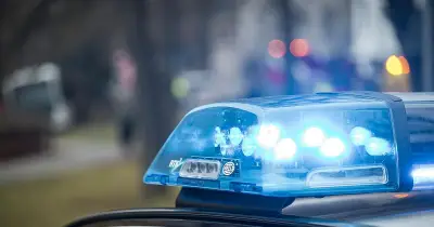 Mann bedroht 17-Jährige im ICE mit Messer und flüchtet