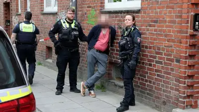 Mann in Hamburg-Bahrenfeld im Hausflur niedergestochen – Tatverdächtiger festgenommen