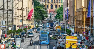 Maximilianstraße: Tramfahrer stoppt BMW-Drängler – Polizei ermittelt
