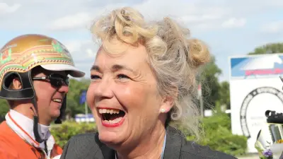 Millionärin attackiert Minister: Das kostet Wal-Rettung