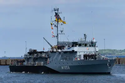 Minenjagdboot „Fulda“ startet von Kiel ins Mittelmeer
