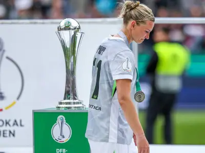 Mit Gedanken an Papa: Popp nimmt emotionalen Abschied nach Pokalfinale
