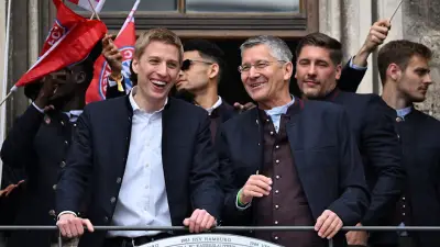 Münchens OB stichelt bei Meisterfeier wegen Bayern-Trikot